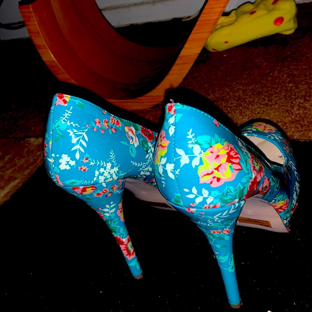 Blue heels with pink flowers